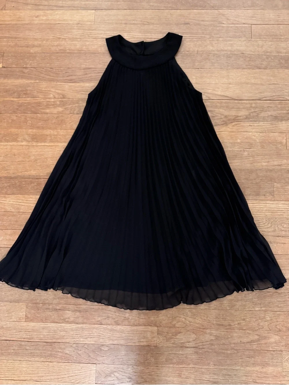 Dressbarn Collection Women's Black Knee Length Pleated Dress - Size 6  b94